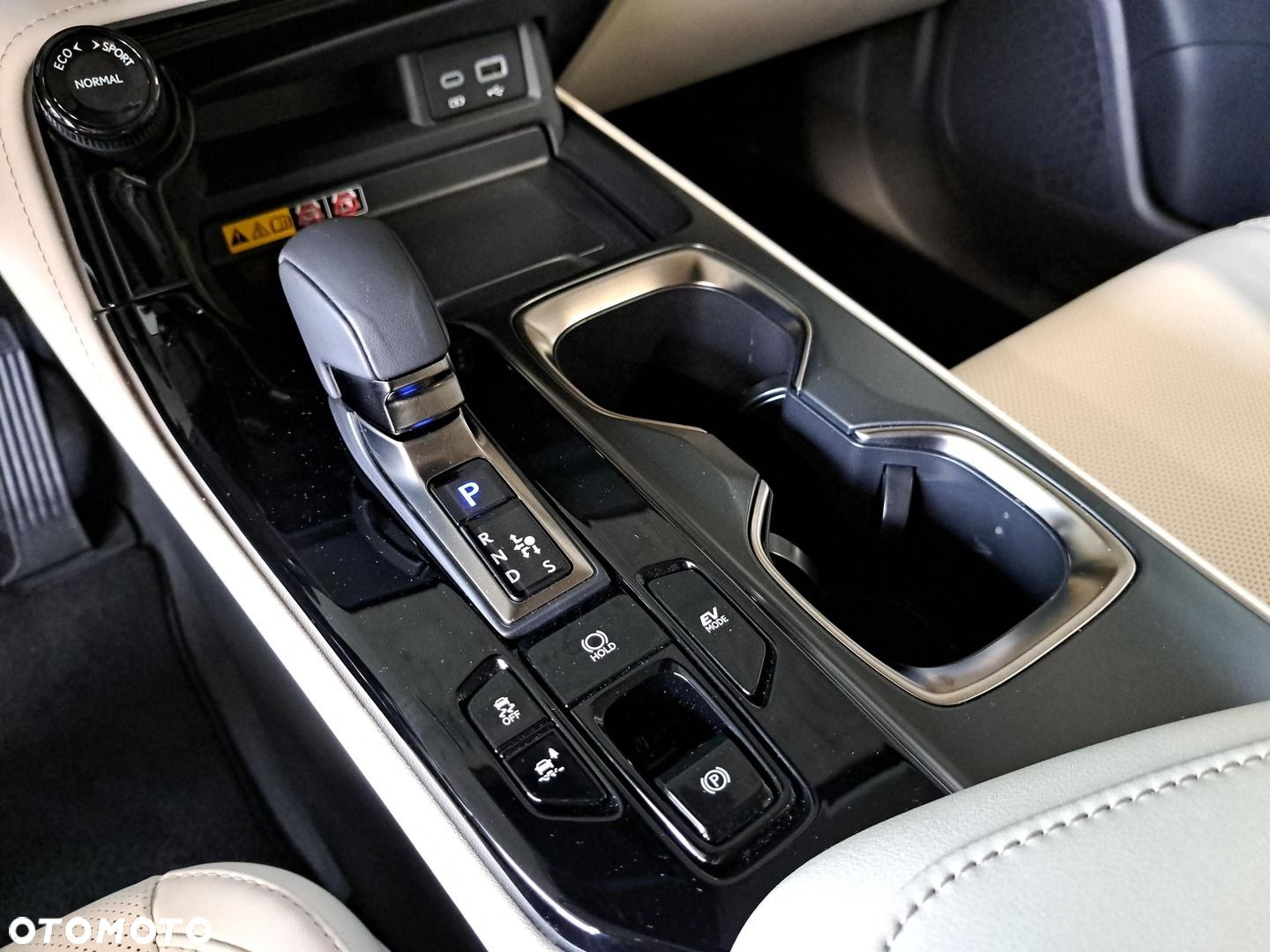 Lexus NX 350h Omotenashi AWD - 26