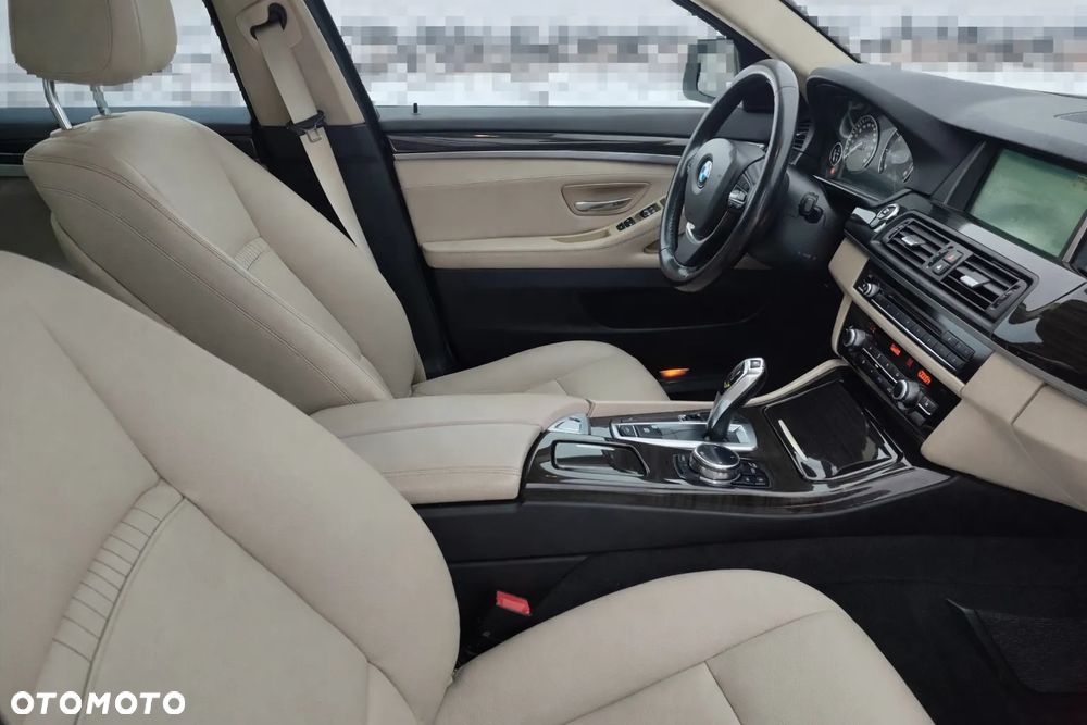 BMW Seria 5 525d Luxury Line - 9