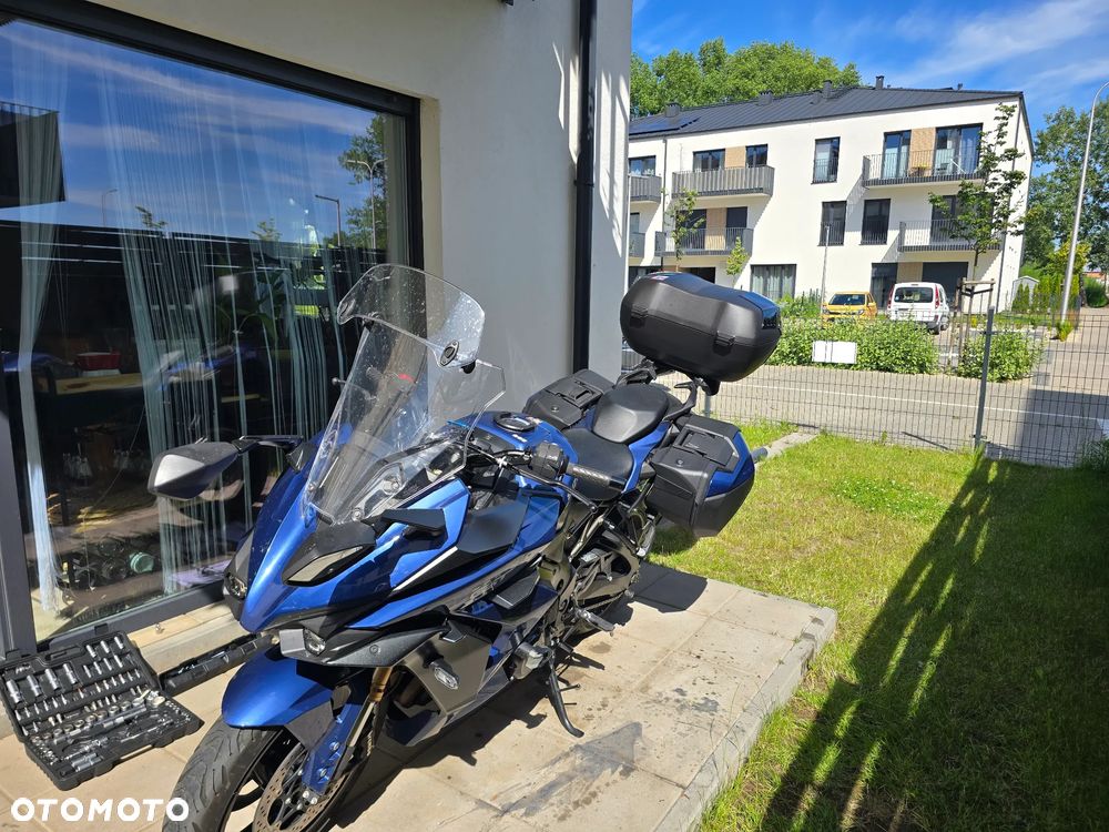 Suzuki GSX - 24