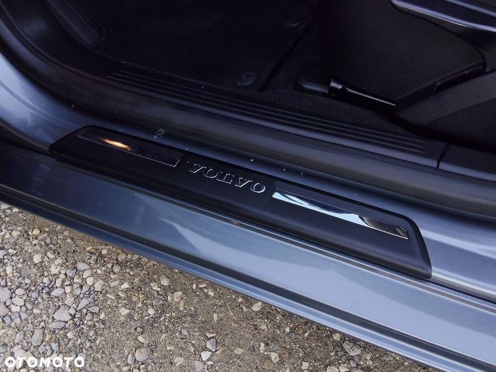 Volvo V40 T2 Momentum - 22