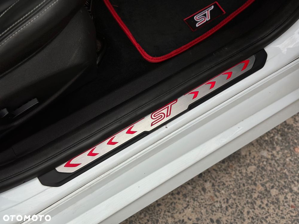 Ford Focus ST - 30