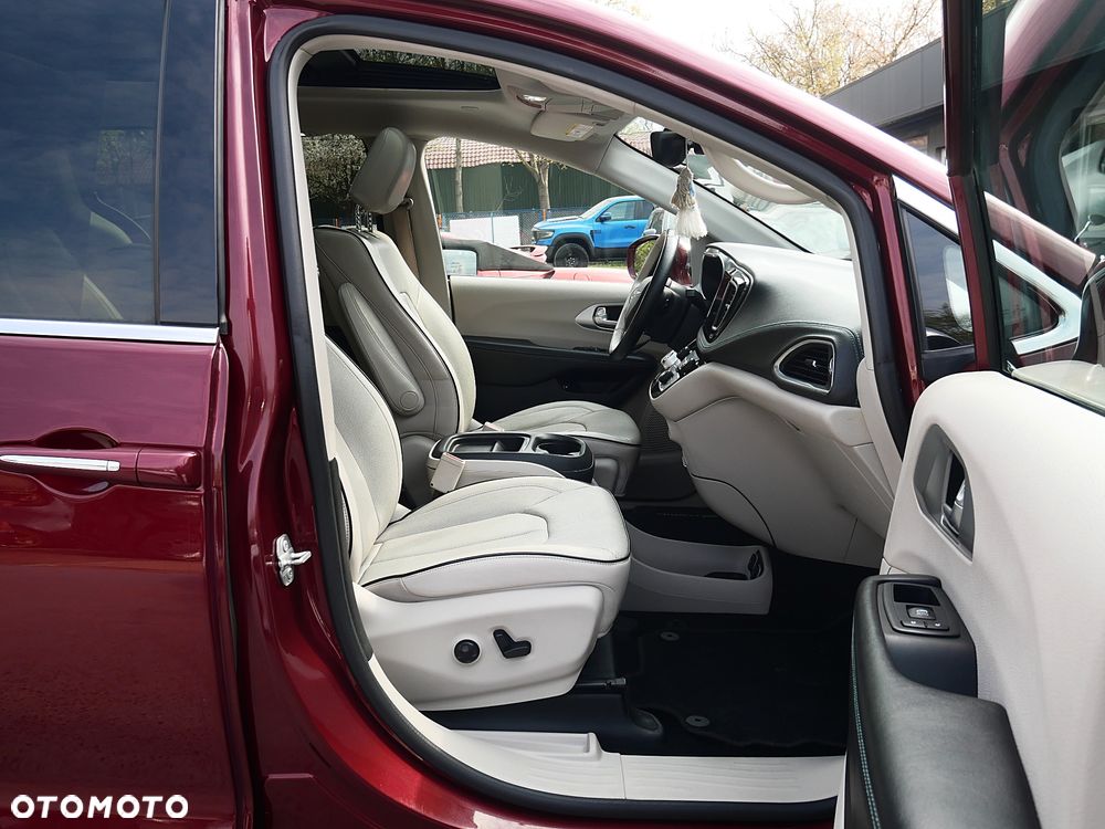 Chrysler Pacifica - 10