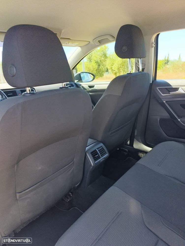 VW Golf 1.6 TDi Confortline DSG - 21