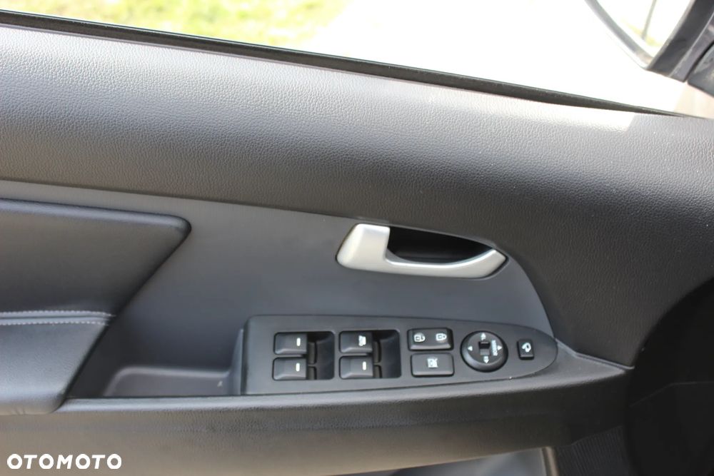 Kia Sportage 1.7 CRDI 2WD ISG Dream-Team Edition - 13