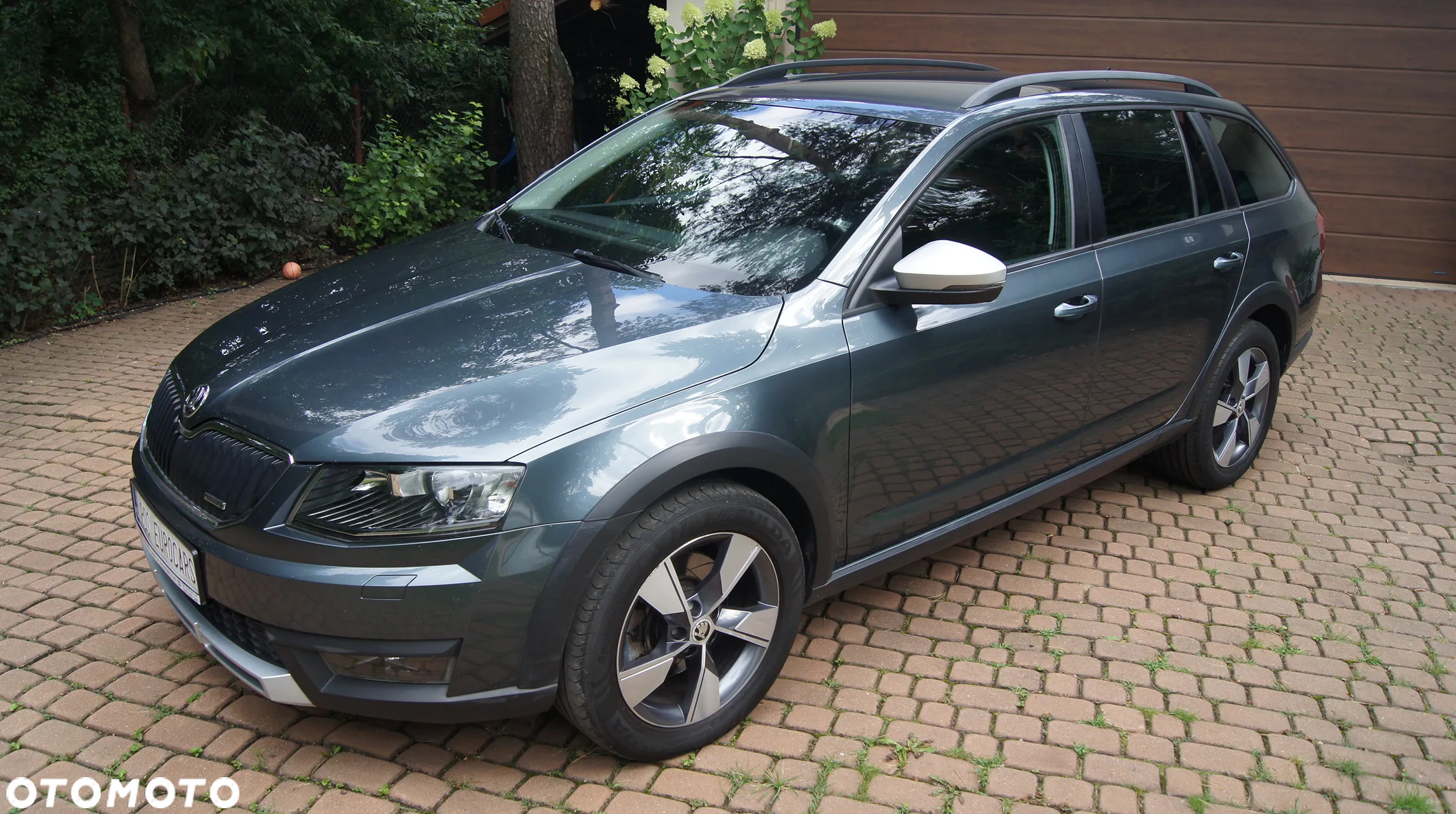 Skoda Octavia Combi 2.0 TDI 4x4 DSG Scout - 2