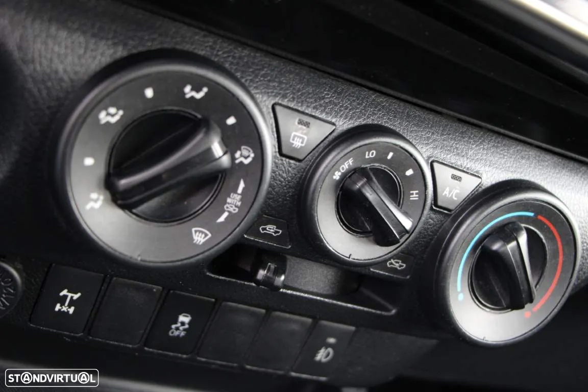 Toyota Hilux 2.4 D-4D 4WD CD CM - 12