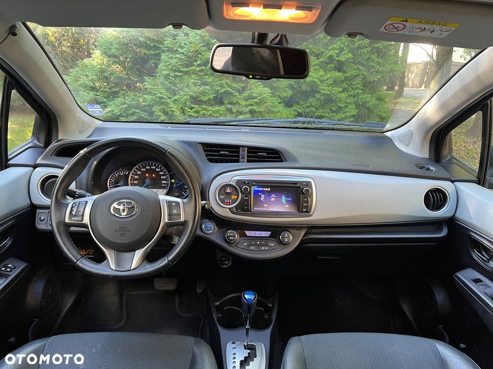 Toyota Yaris Hybrid 100 Premium - 8