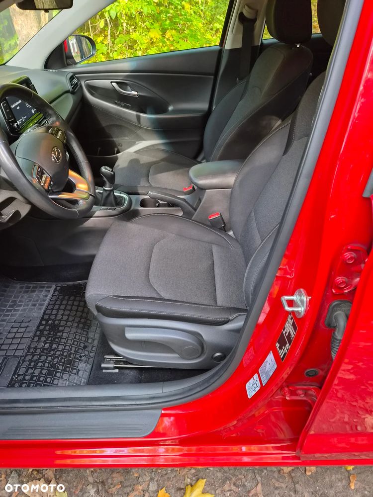 Hyundai i30 1.6 D Comfort - 24