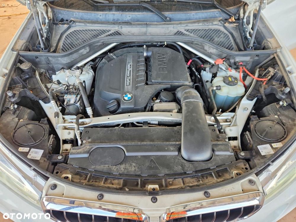 BMW X5 xDrive35i - 12