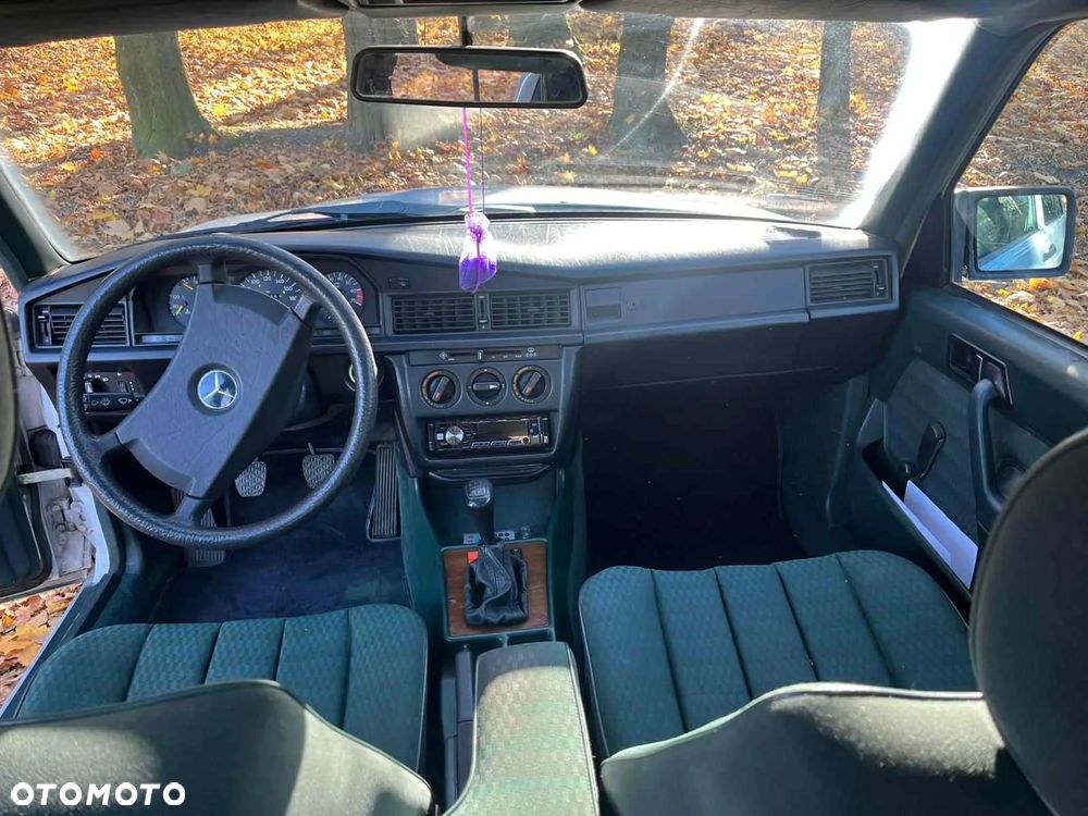 Mercedes-Benz W201 (190) - 11