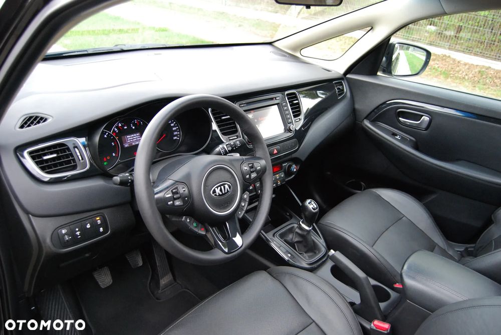 Kia Carens 1.7 CRDi 141 Dream Team Edition - 26