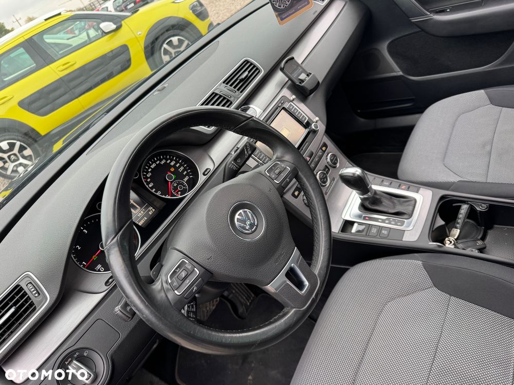 Volkswagen Passat - 13