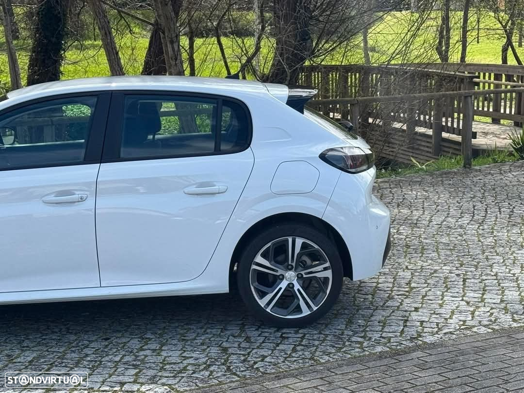 Peugeot 208 1.2 PureTech Allure EAT8 - 11