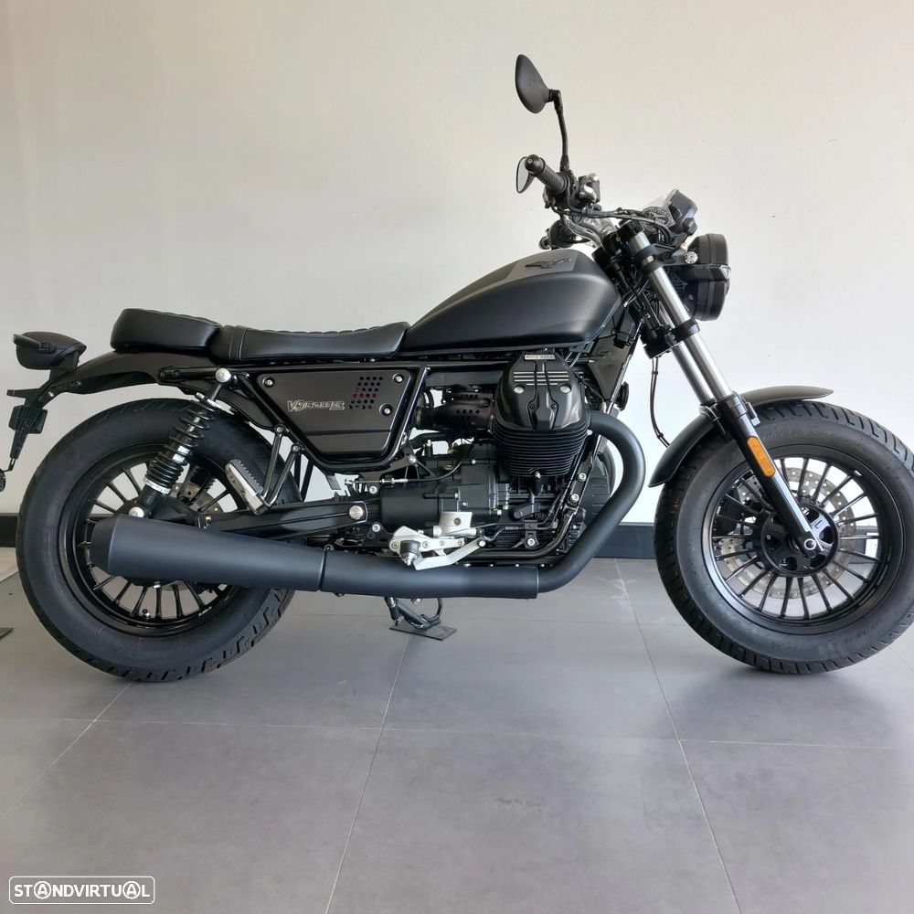 Moto Guzzi V9 BOBBER - 1