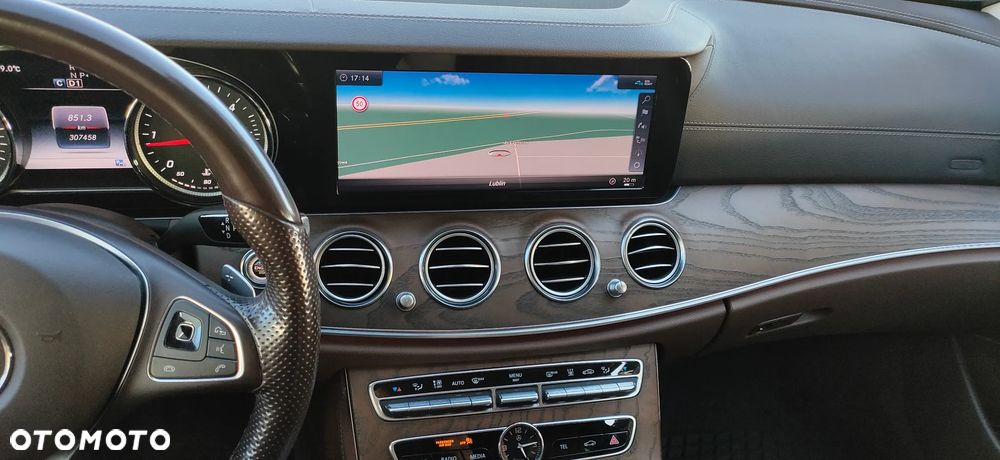 Mercedes-Benz Klasa E 220 d 4Matic 9G-TRONIC AMG Line - 4