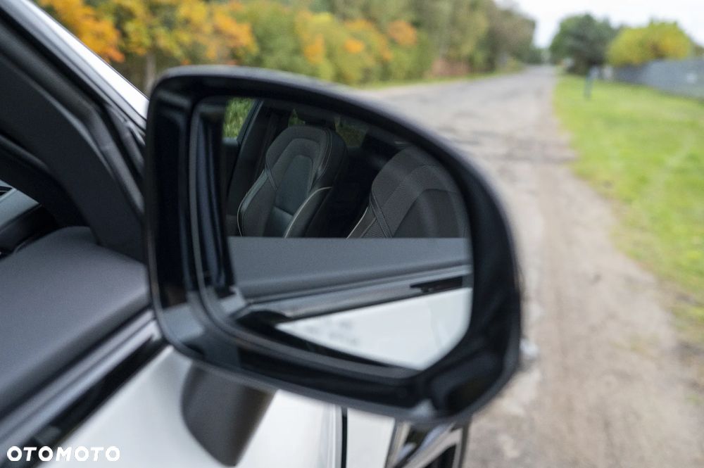 Volvo XC 60 B5 B AWD Ultimate Black Edition - 38