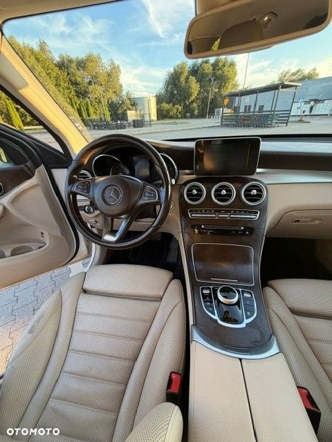 Mercedes-Benz GLC - 32