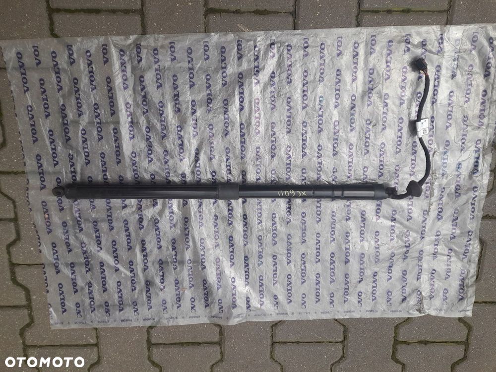 SIŁOWNIK KLAPY 32136006 VOLVO XC60 II 2020R - 2