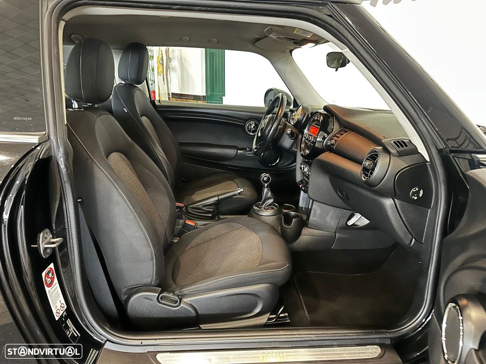 MINI 3 Portas One D - 21