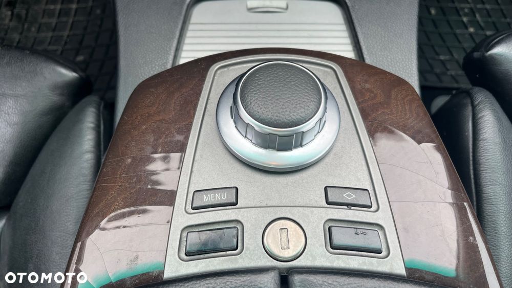 BMW Seria 7 - 26