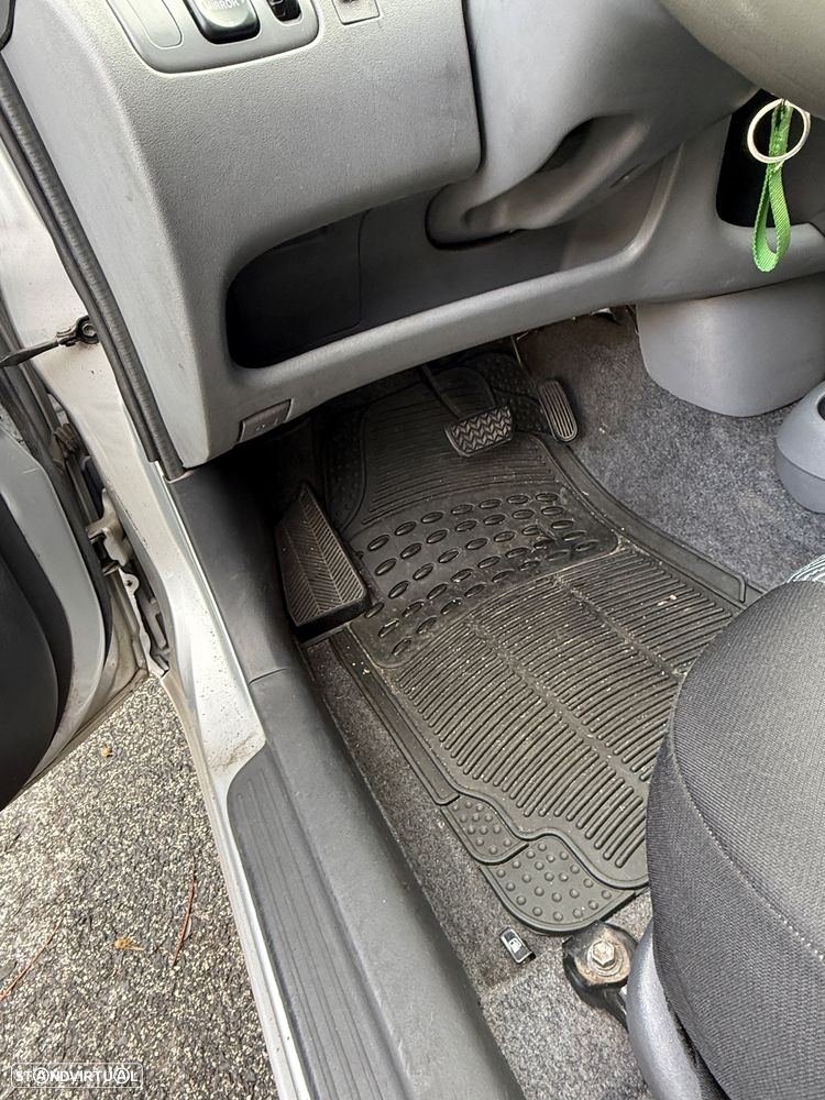 Toyota Yaris 1.0 Base C/Radio - 10