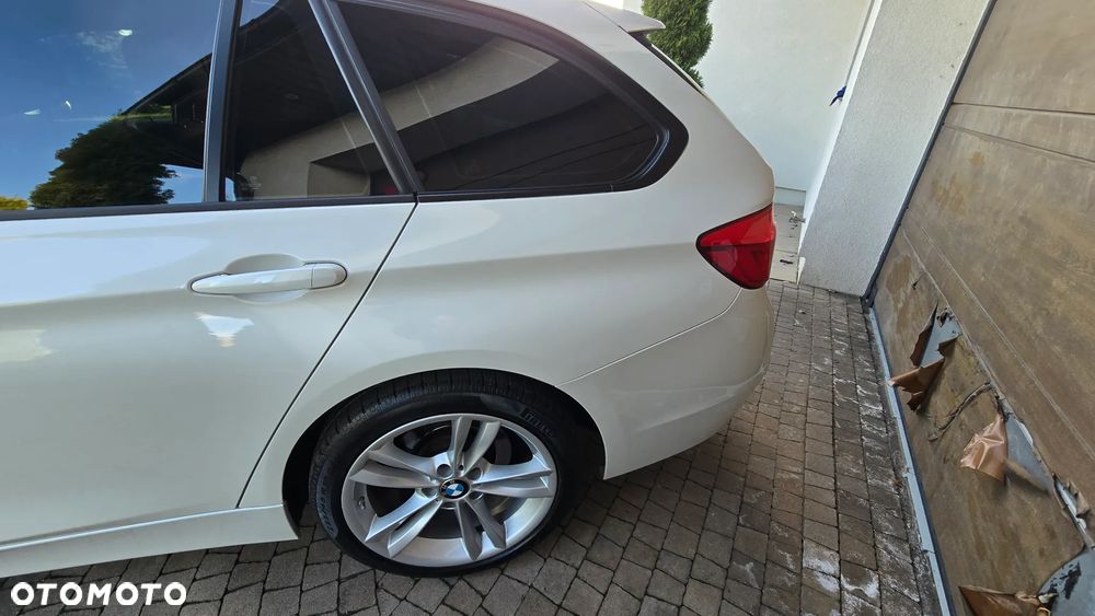 BMW Seria 3 318d - 23
