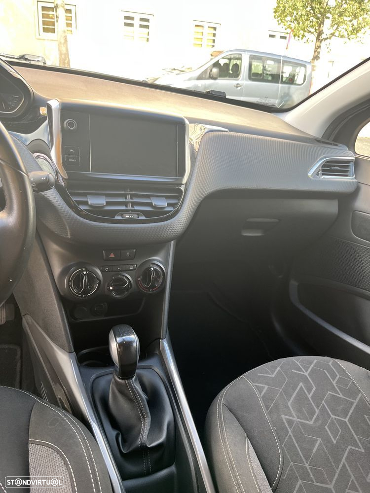 Peugeot 2008 1.2 PureTech Style - 11