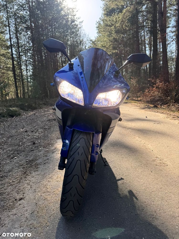 Yamaha R1 - 6
