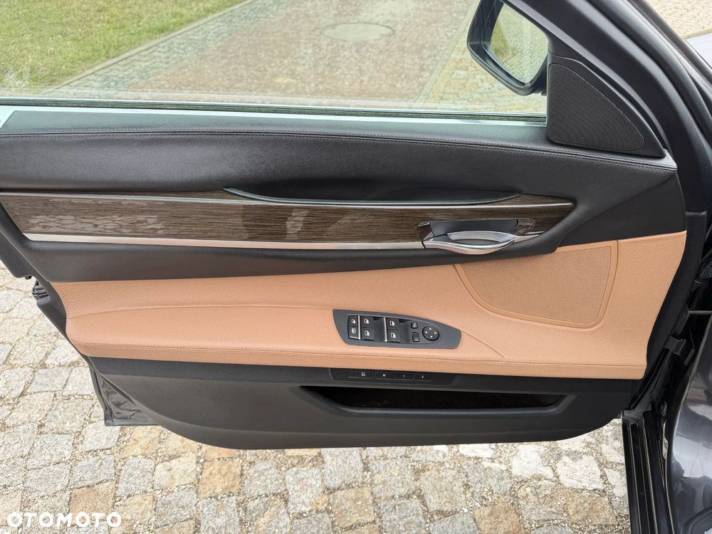 BMW Seria 7 730d - 31