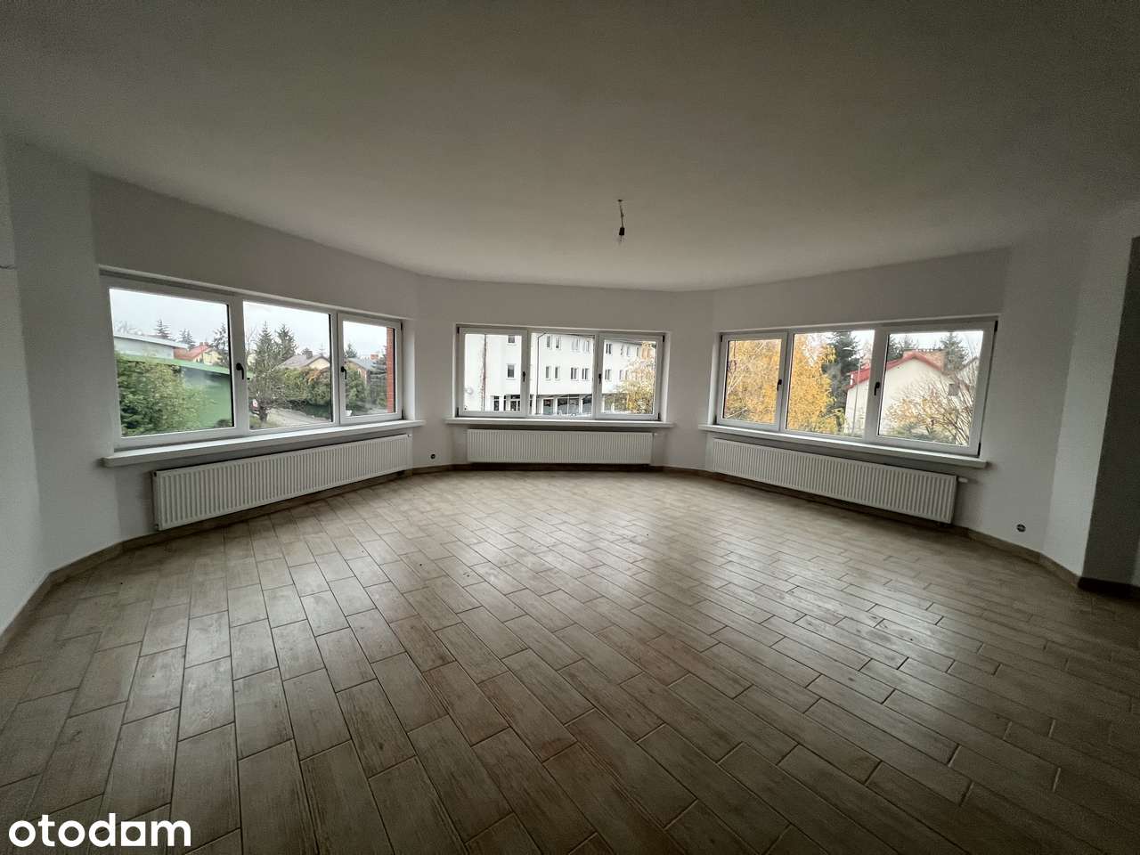 ZACISZE || DUŻE POMIESZCZENIA | BALKON | KAMERALNIE || 2000 r.