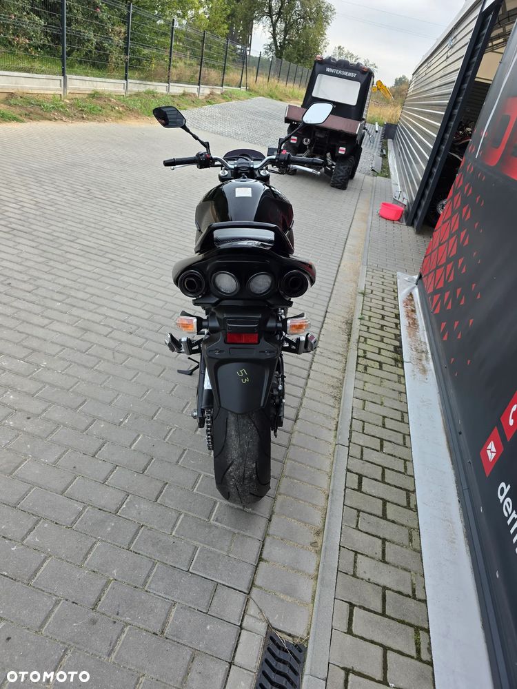 Suzuki GSR - 18