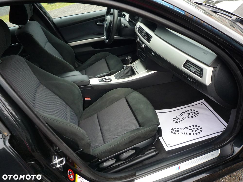 BMW Seria 3 325i xDrive - 32
