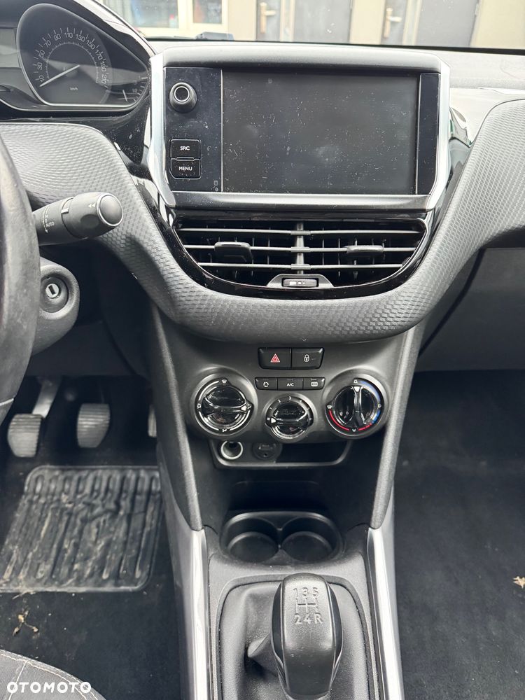 Peugeot 2008 1.6 BlueHDi Style - 16