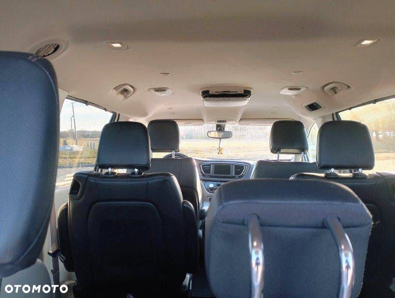 Chrysler Pacifica - 10