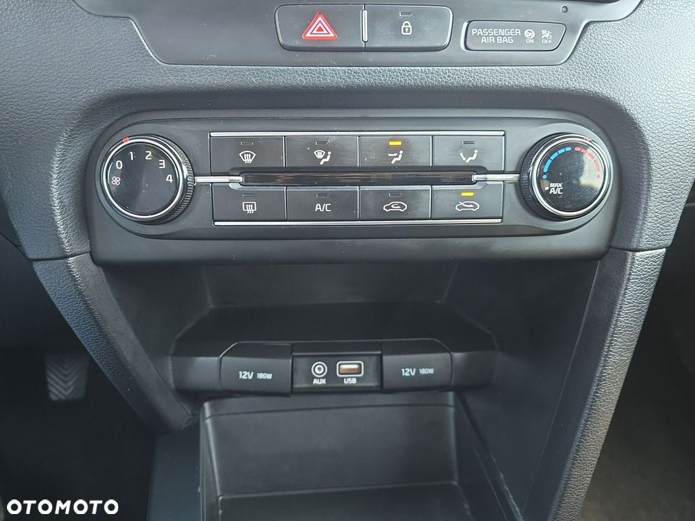 Kia Ceed - 24