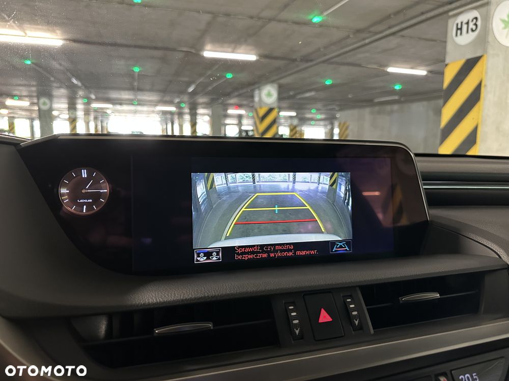Lexus ES 300h Business Edition + - 17