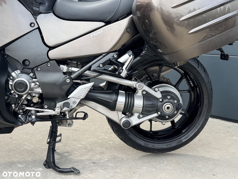 Kawasaki GTR - 24