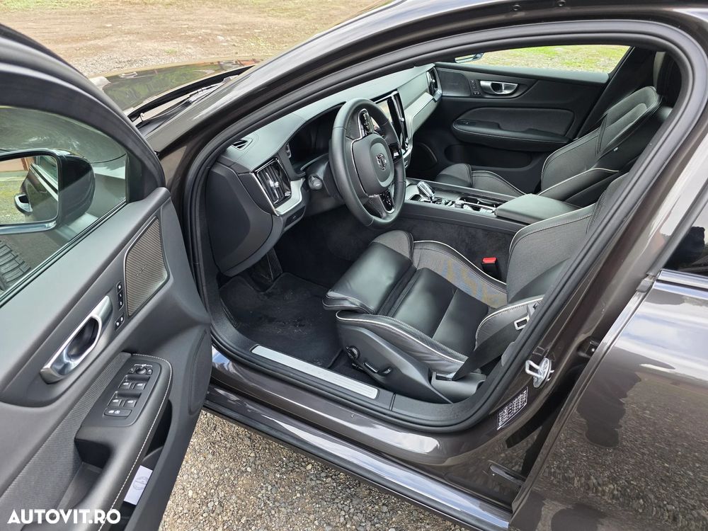 Volvo S60 B5 B AWD Ultimate Dark - 8