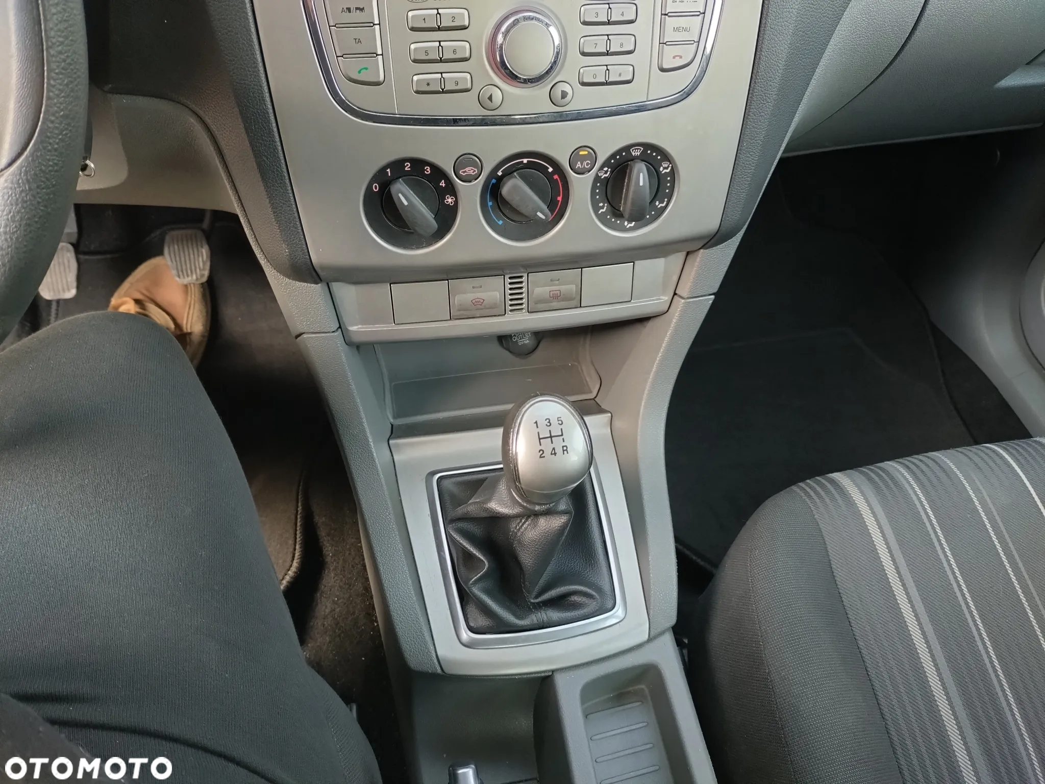 Ford Focus 1.6 16V Ambiente - 21