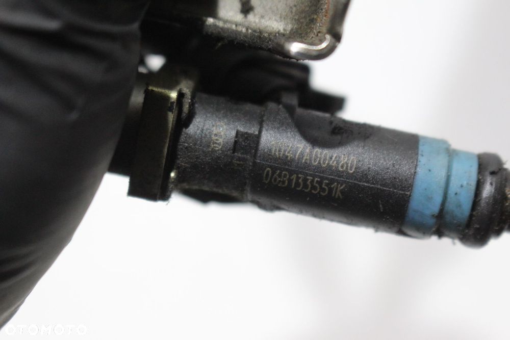 LISTWA WTRYSKOWA AUDI A4 B6 058133681  06B133551K - 4