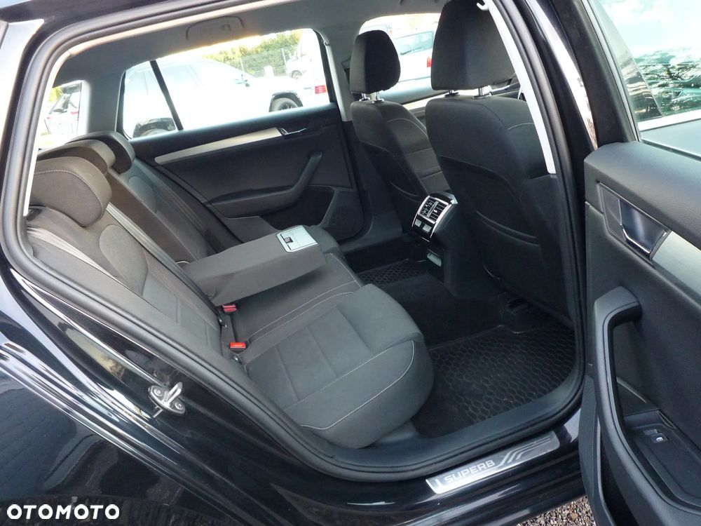 Skoda Superb Combi 2.0 TDI DSG Style - 33