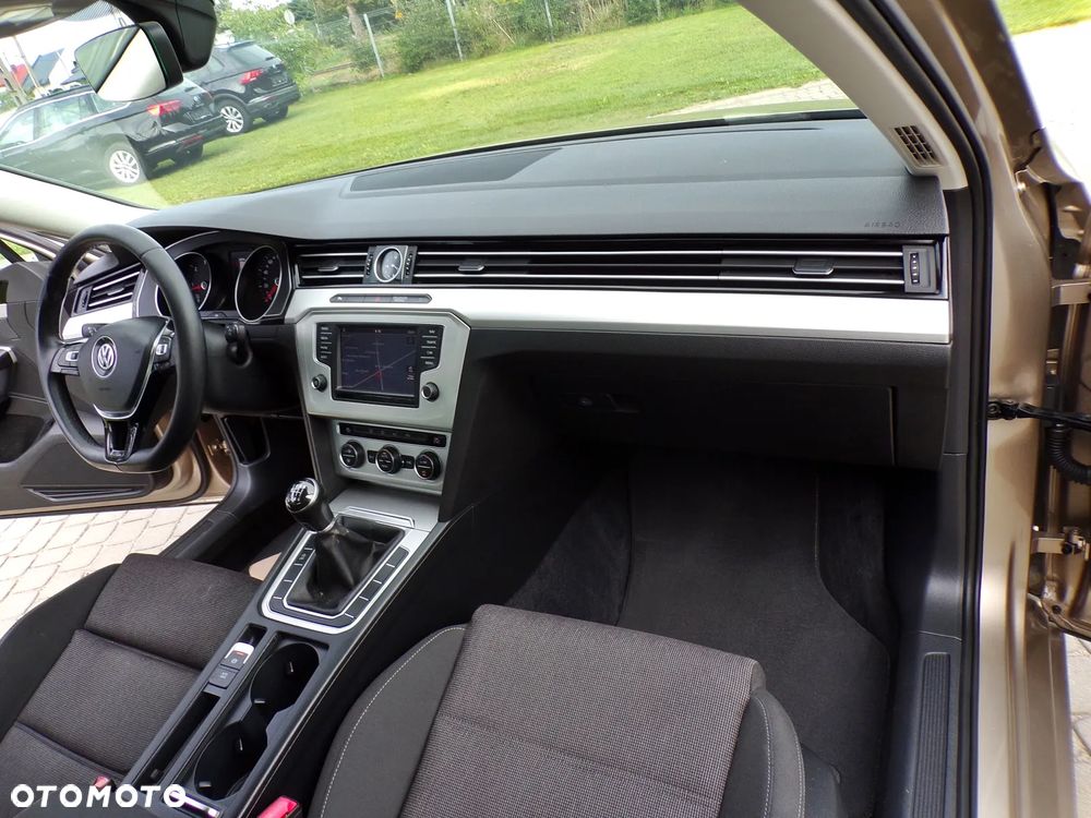 Volkswagen Passat 1.6 TDI (BlueMotion Technology) Comfortline - 16