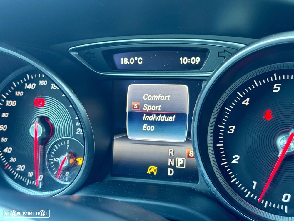 Mercedes-Benz CLA 180 7G-DCT Urban - 39