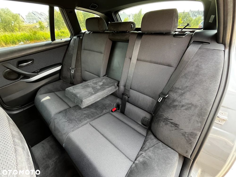 BMW Seria 3 318d Touring Sport Line - 23