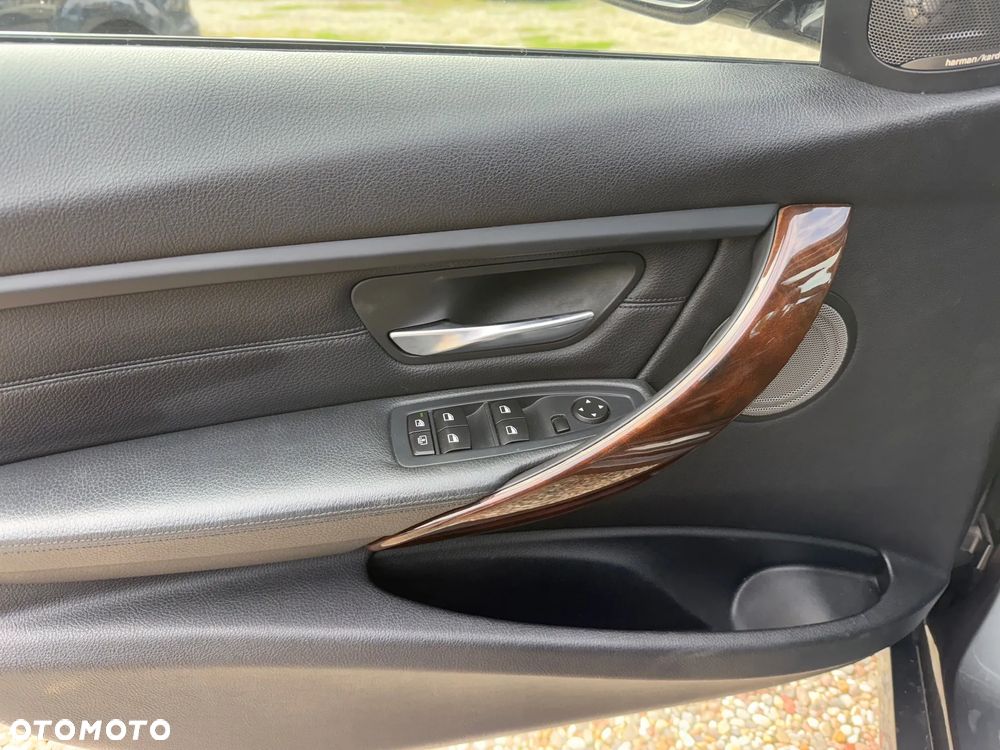 BMW Seria 3 328i Sport-Aut Sport Line - 19