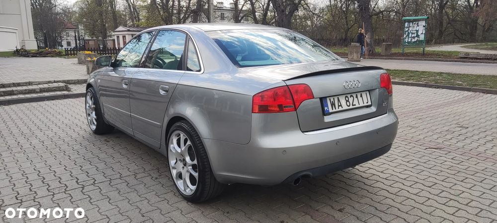 Audi A4 Limousine - 4