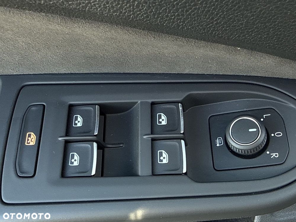 Volkswagen Golf 2.0 TSI Style DSG - 11