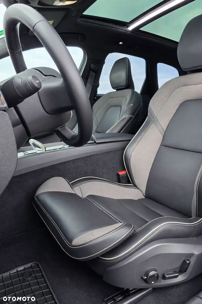 Volvo XC 60 B4 B Plus Dark - 22