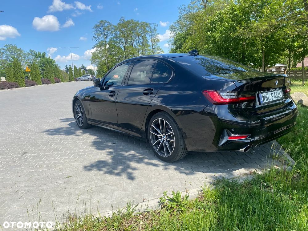 BMW Seria 3 330i M Sport - 6