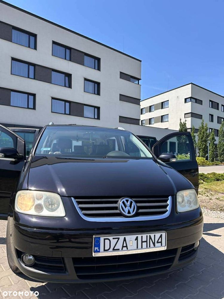 Volkswagen Touran 2.0 FSI Highline - 25